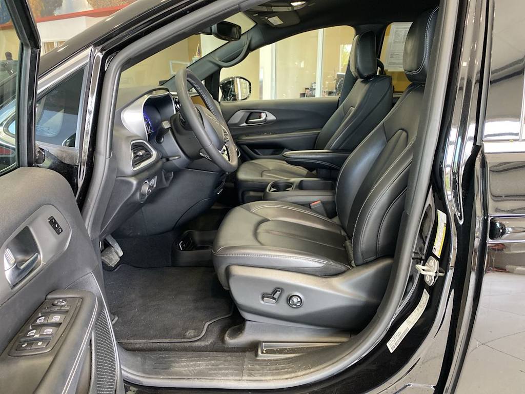 Thumbnail: 2025 Chrysler Pacifica - 27
