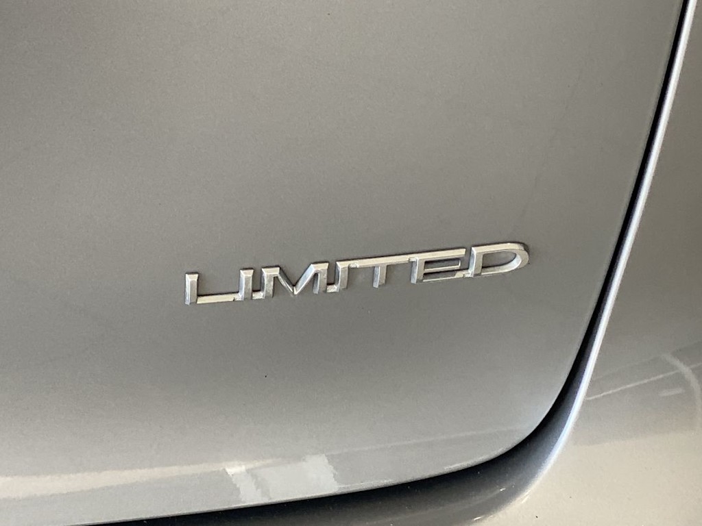 Thumbnail: 2018 Chrysler Pacifica - 21