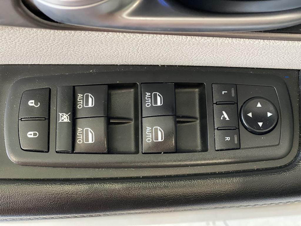 Thumbnail: 2018 Chrysler Pacifica - 23