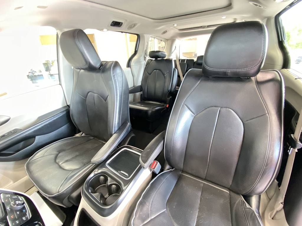 Thumbnail: 2018 Chrysler Pacifica - 10