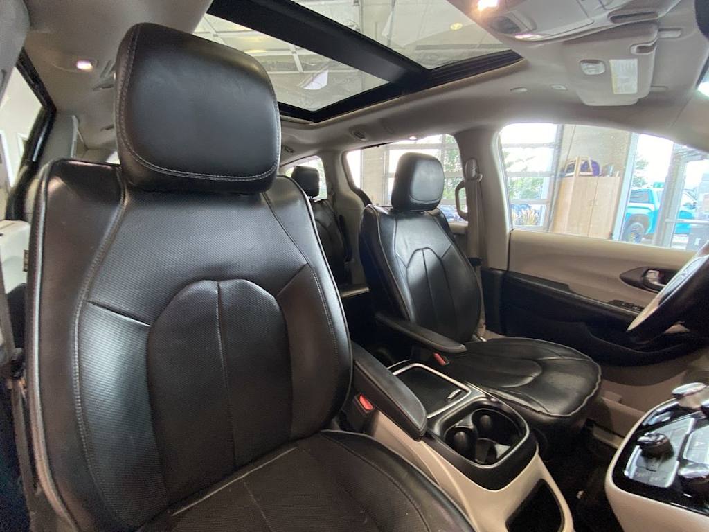 Thumbnail: 2018 Chrysler Pacifica - 11