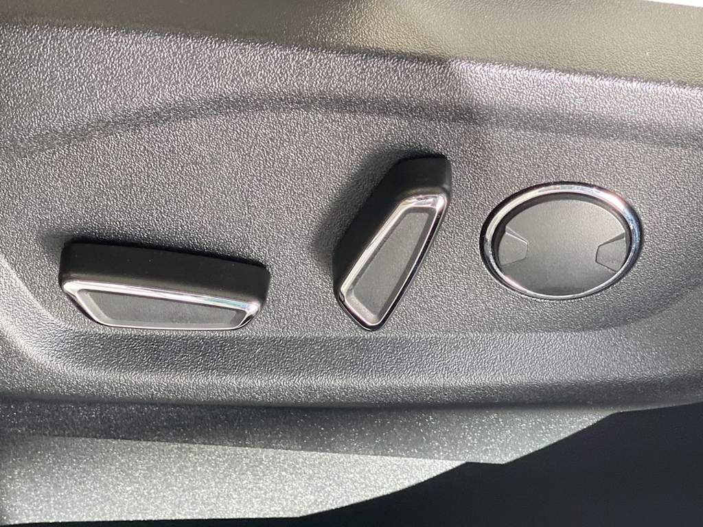 Thumbnail: 2019 Ford Edge - 22
