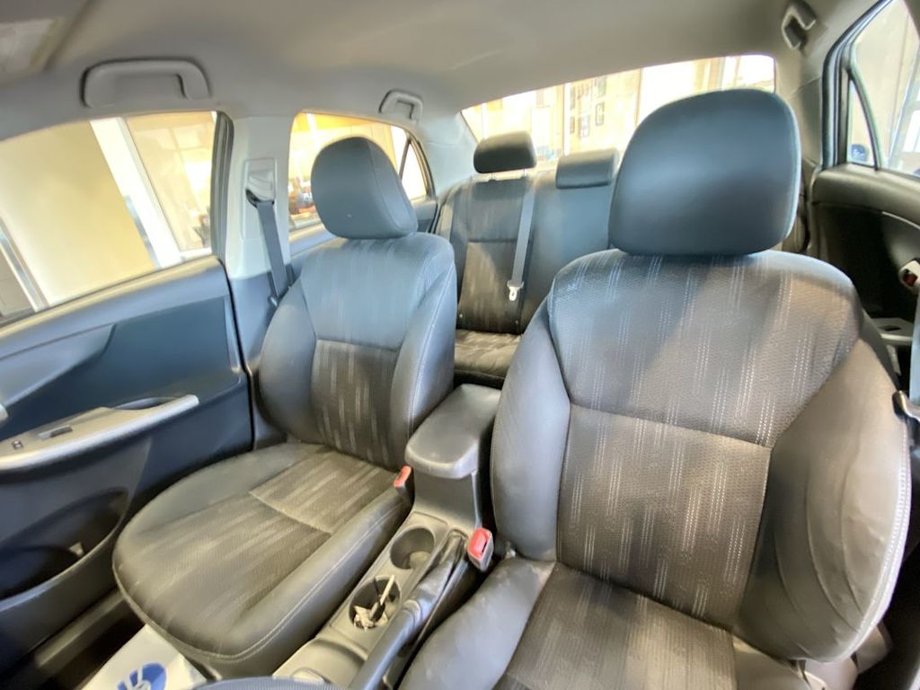Thumbnail: 2013 Toyota Corolla - 10
