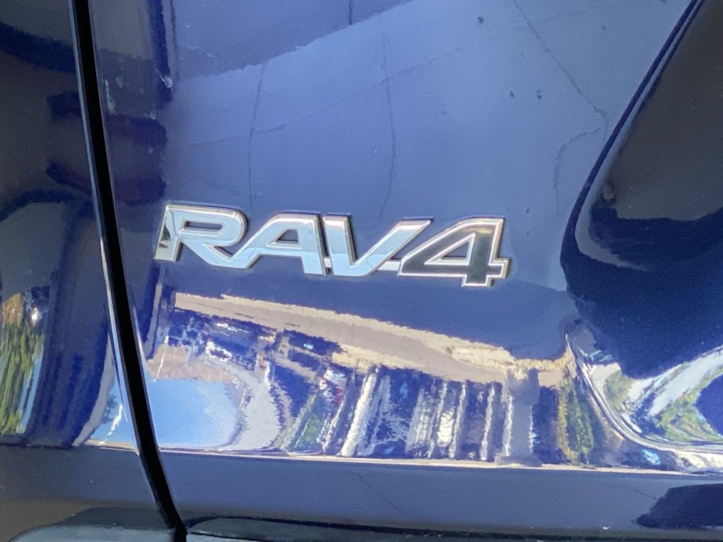 Thumbnail: 2022 Toyota RAV4 - 21