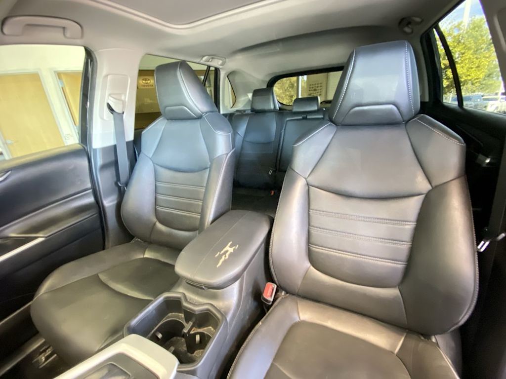Thumbnail: 2022 Toyota RAV4 - 8