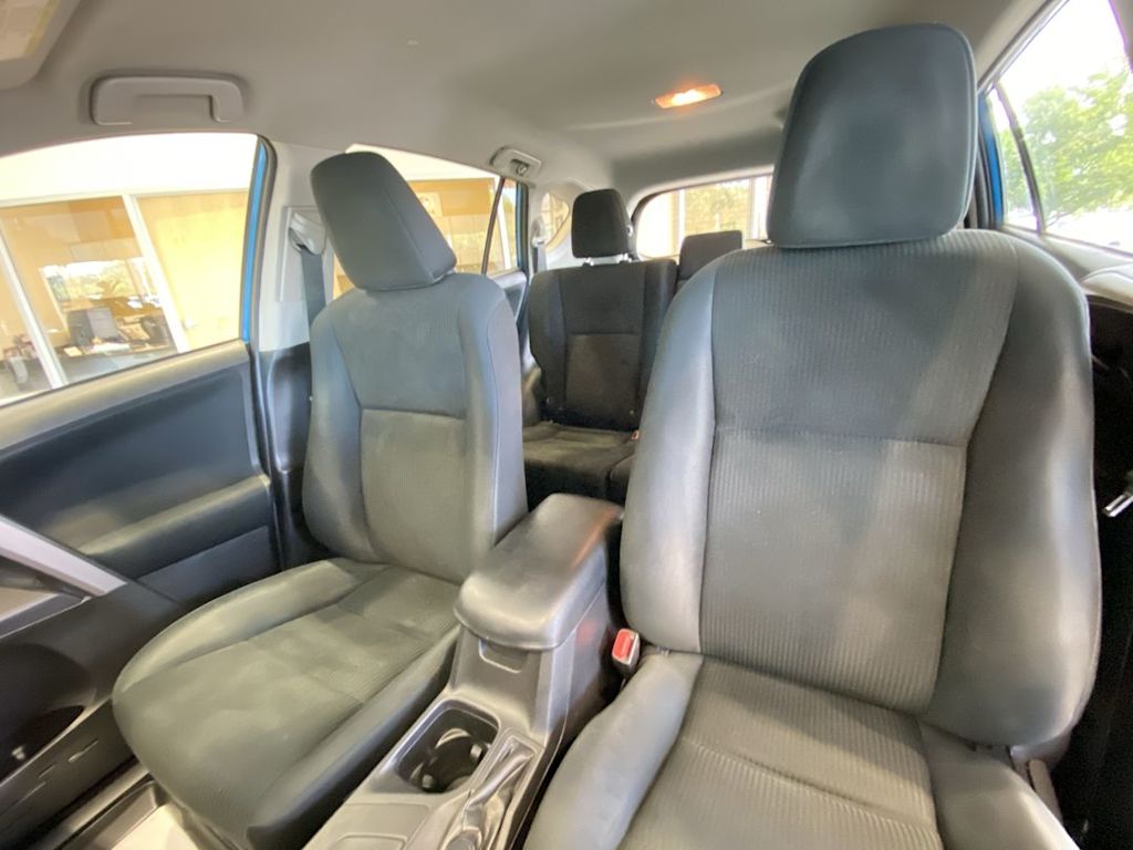 Thumbnail: 2016 Toyota RAV4 - 8