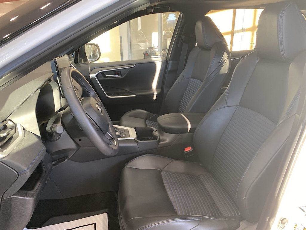 Thumbnail: 2024 Toyota RAV4 - 8