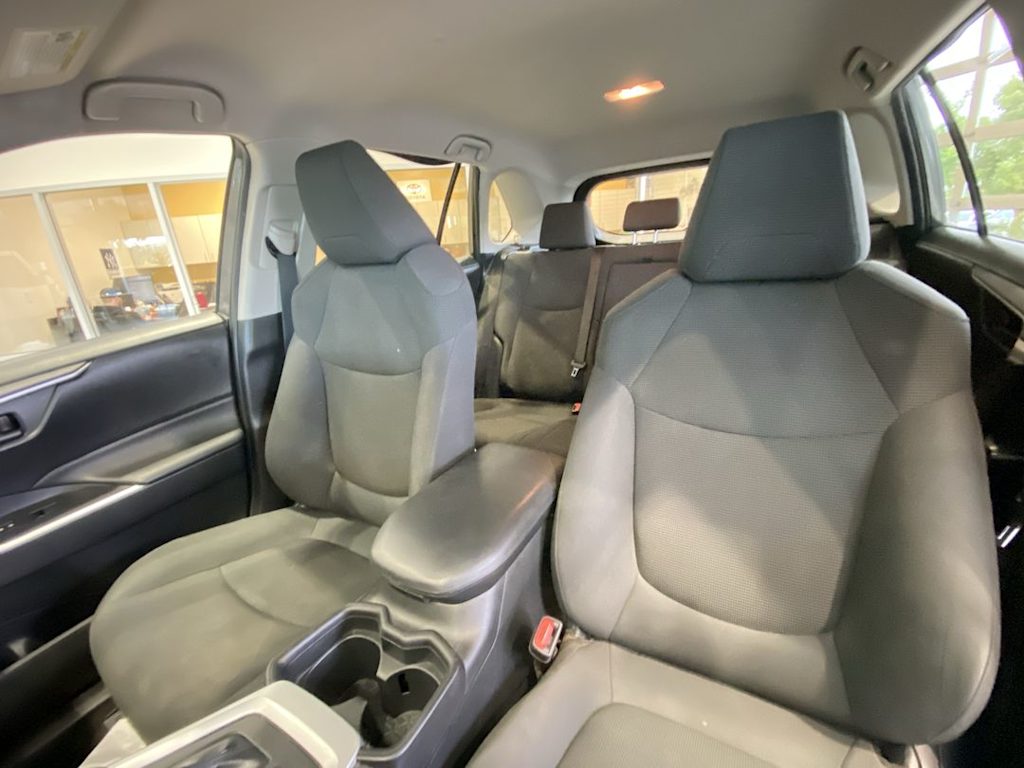 Thumbnail: 2019 Toyota RAV4 - 8