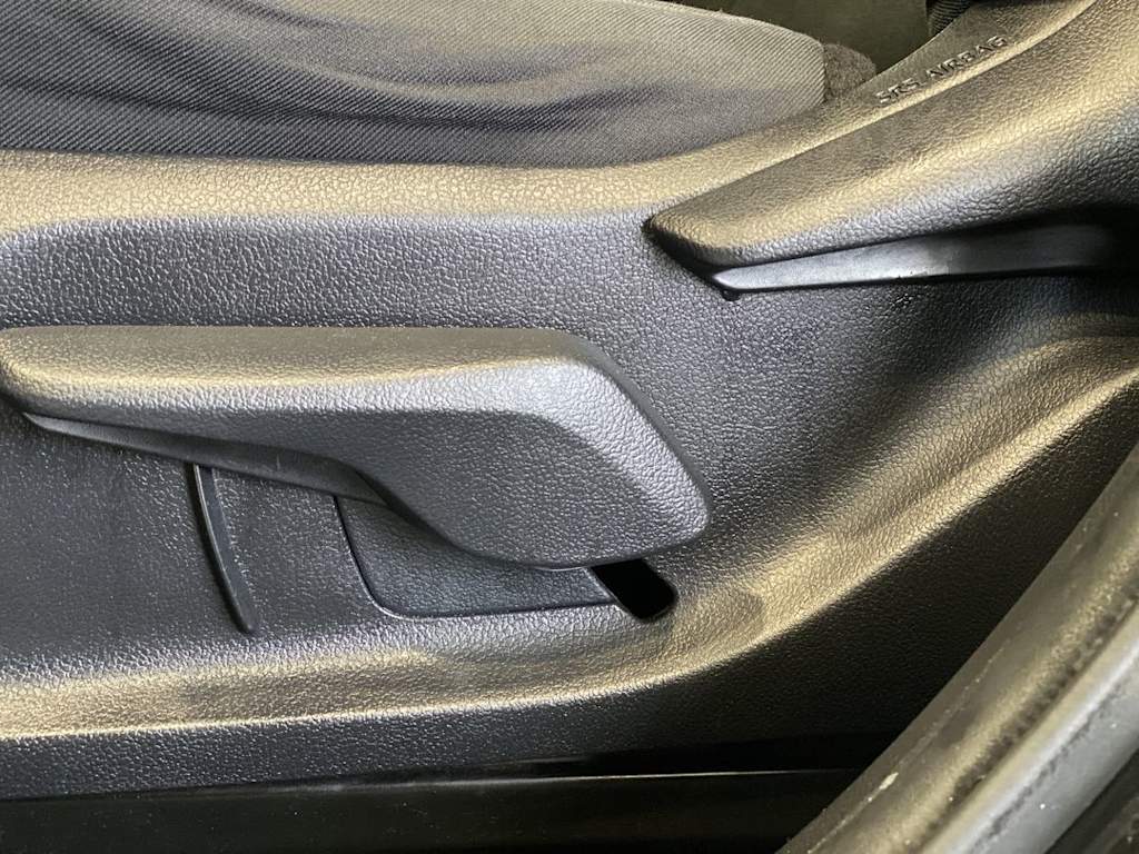 Thumbnail: 2021 Toyota RAV4 - 23