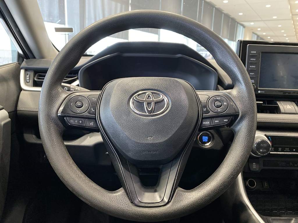 2022 Toyota RAV4 XLE 2