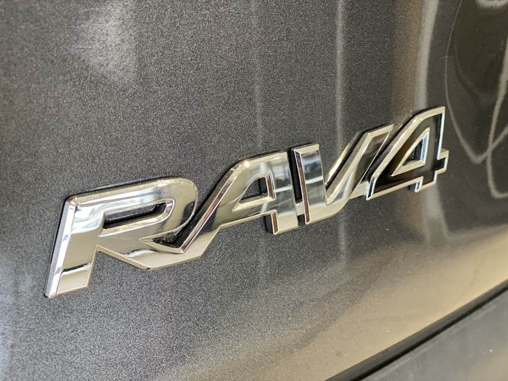 2022 Toyota RAV4 XLE 7