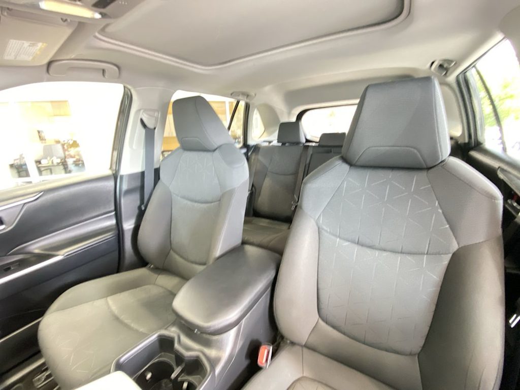 Thumbnail: 2024 Toyota RAV4 - 10