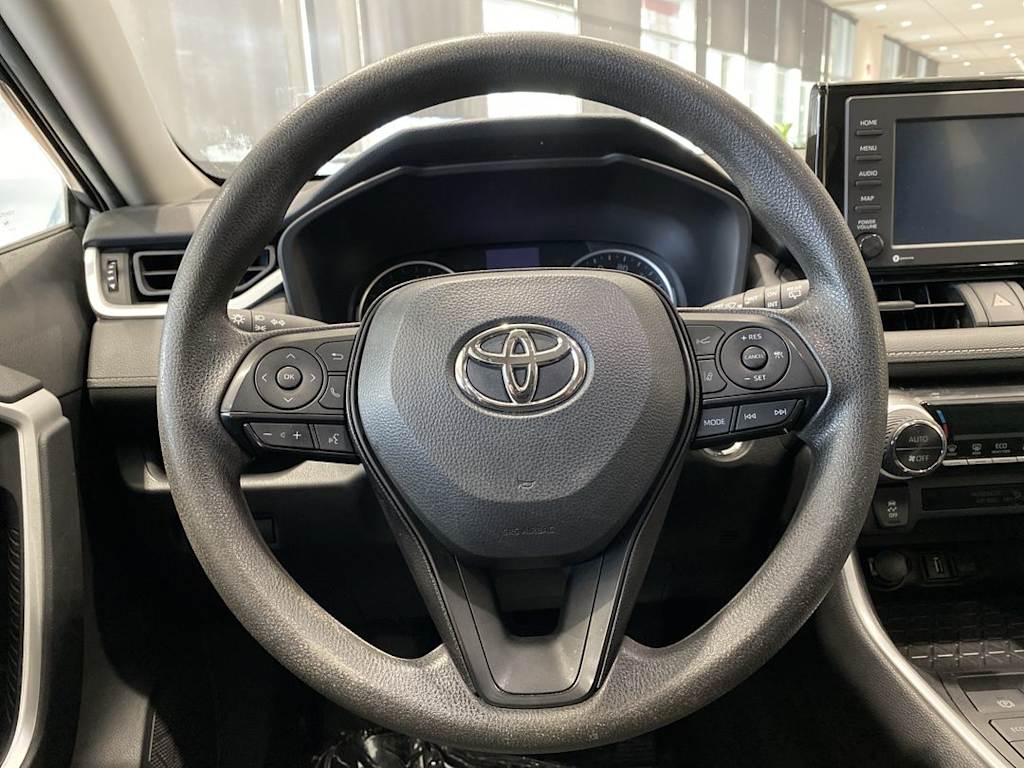 2022 Toyota RAV4 XLE 2