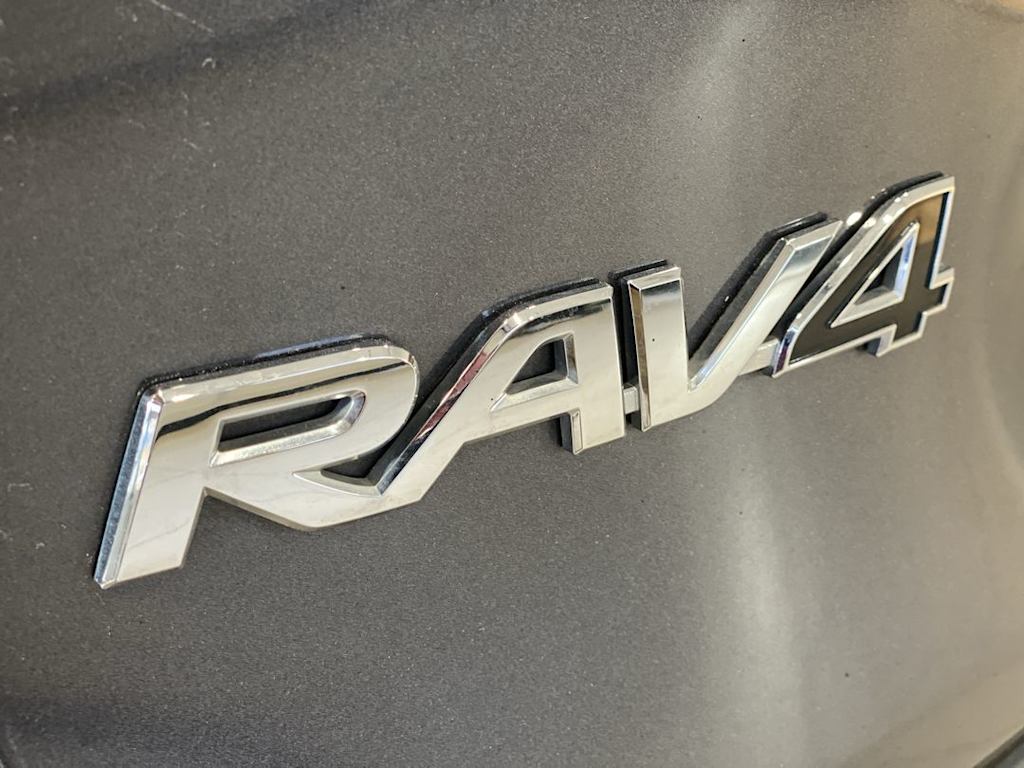 2022 Toyota RAV4 XLE 6