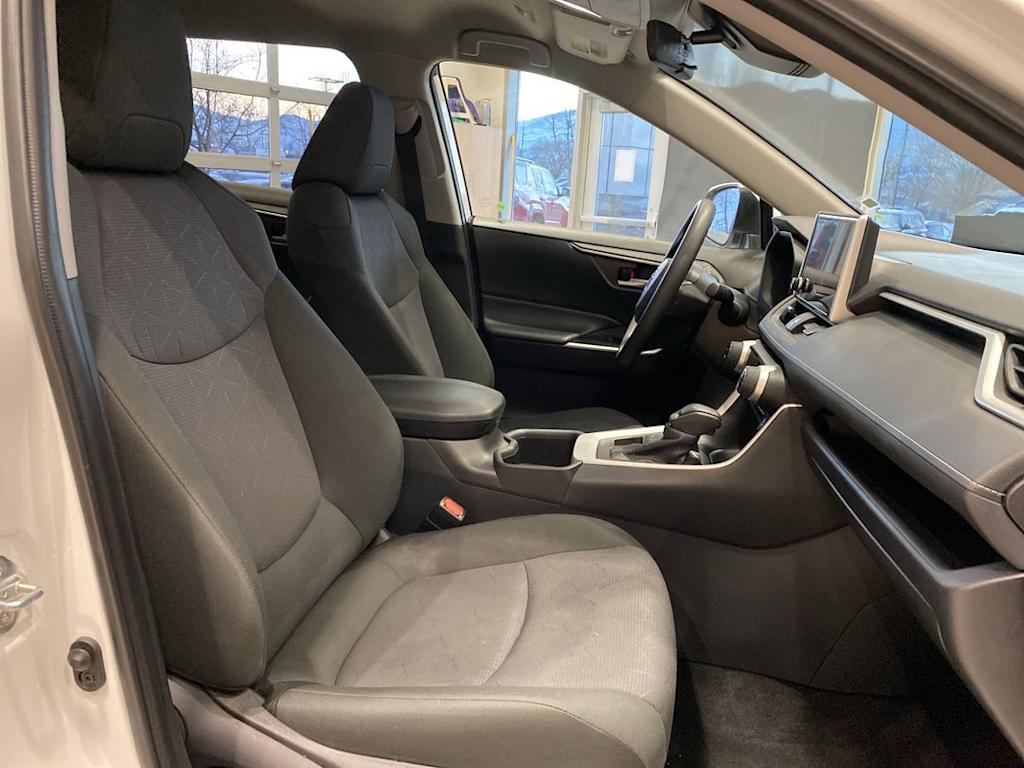 Thumbnail: 2025 Toyota RAV4 - 10