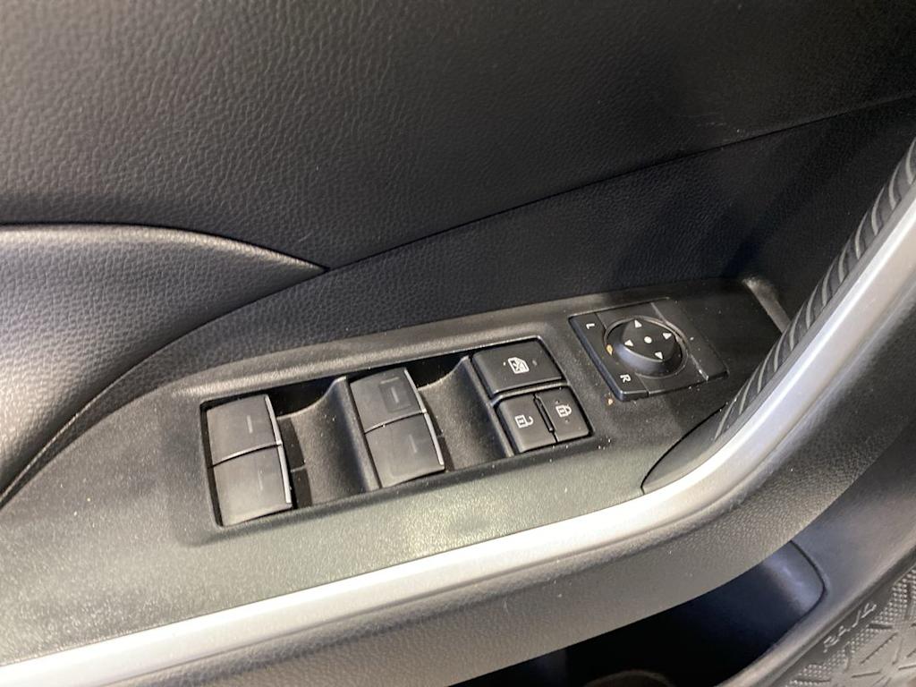 Thumbnail: 2025 Toyota RAV4 - 21