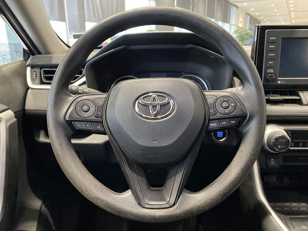 2022 Toyota RAV4 XLE 2