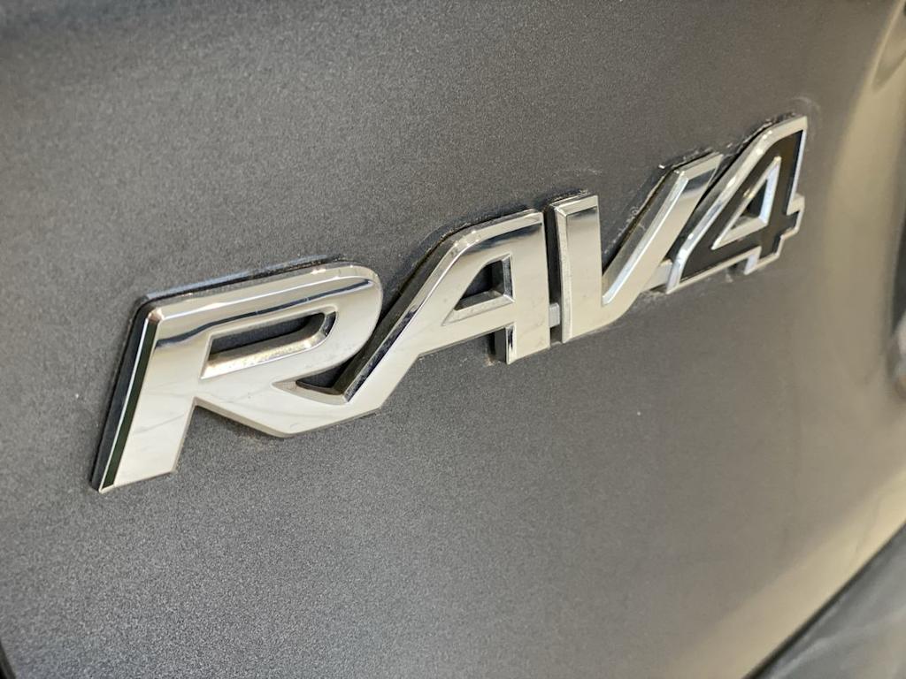 2022 Toyota RAV4 XLE 6