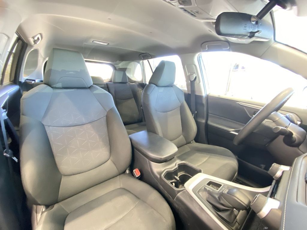 Thumbnail: 2025 Toyota RAV4 - 11