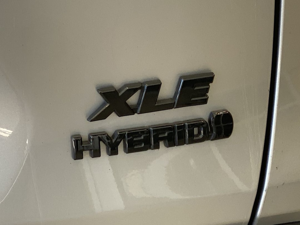 Thumbnail: 2021 Toyota RAV4 - 21
