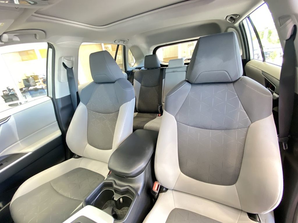 Thumbnail: 2021 Toyota RAV4 - 9