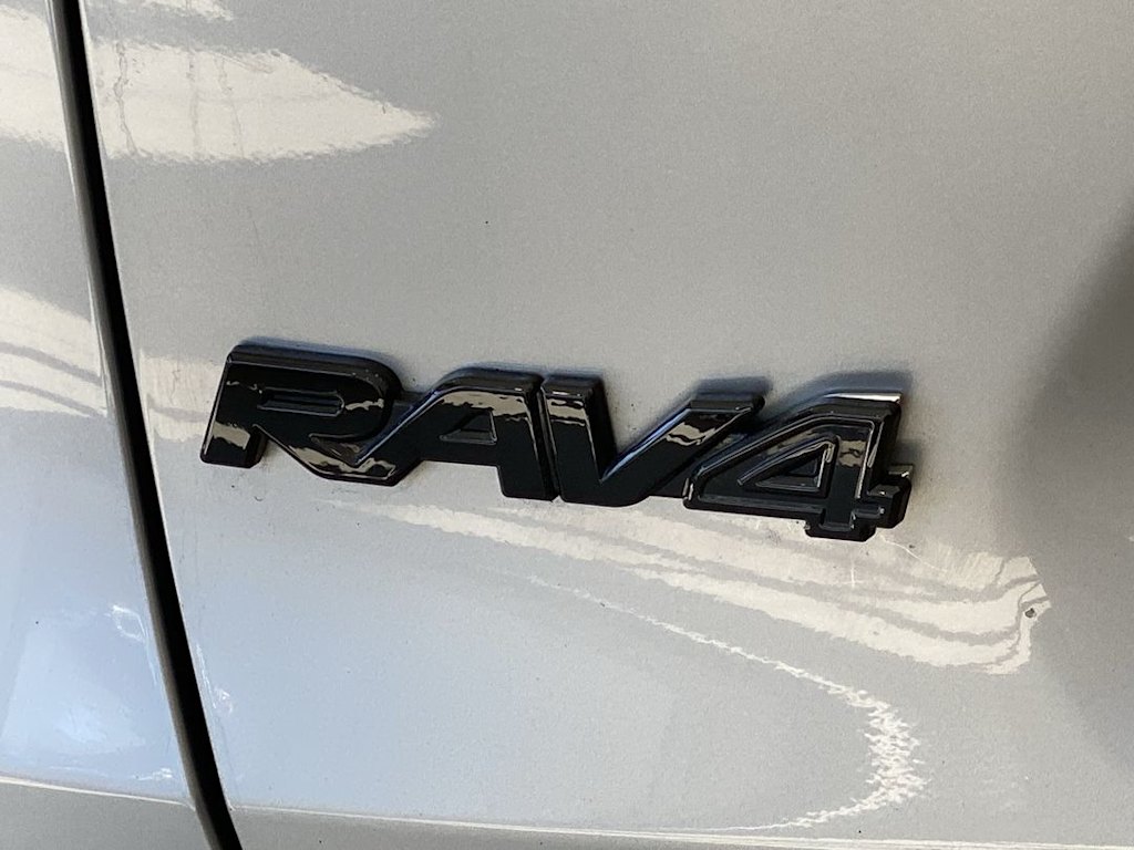 Thumbnail: 2021 Toyota RAV4 - 20