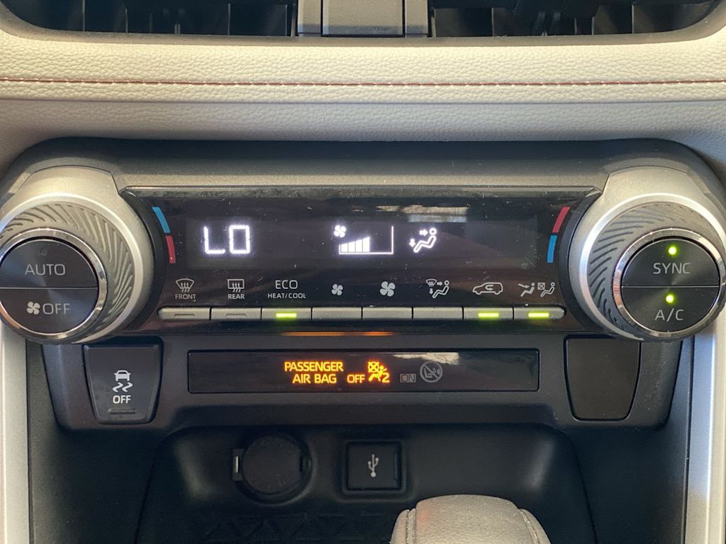 Thumbnail: 2021 Toyota RAV4 - 25