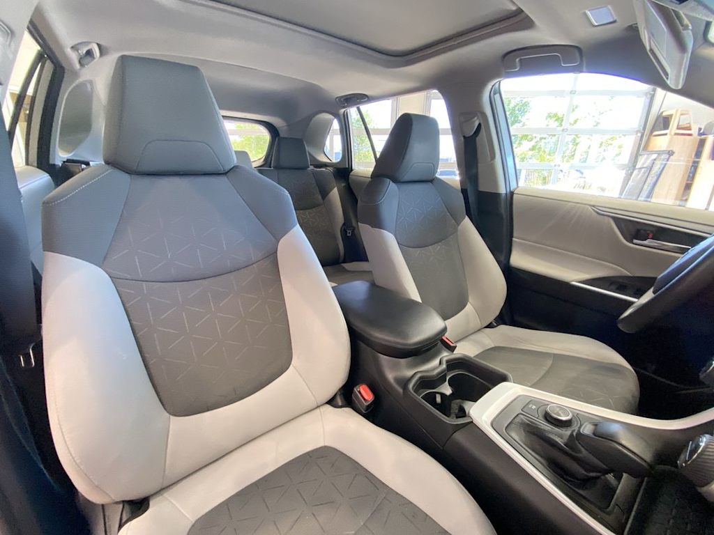 Thumbnail: 2021 Toyota RAV4 - 10
