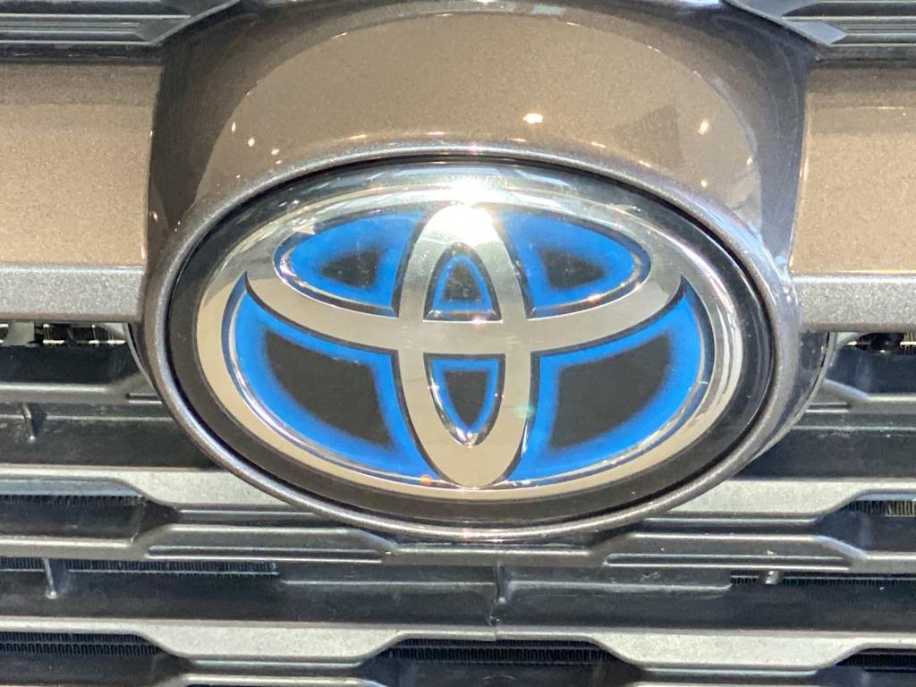 Thumbnail: 2021 Toyota RAV4 - 7