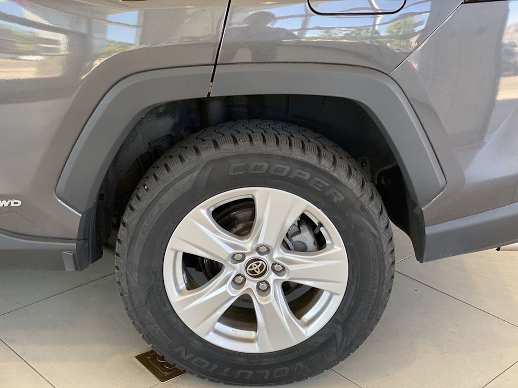 Thumbnail: 2021 Toyota RAV4 - 8