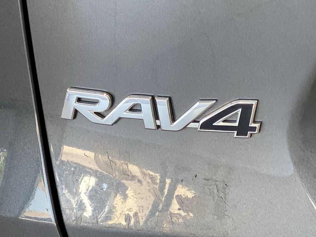 Thumbnail: 2021 Toyota RAV4 - 21