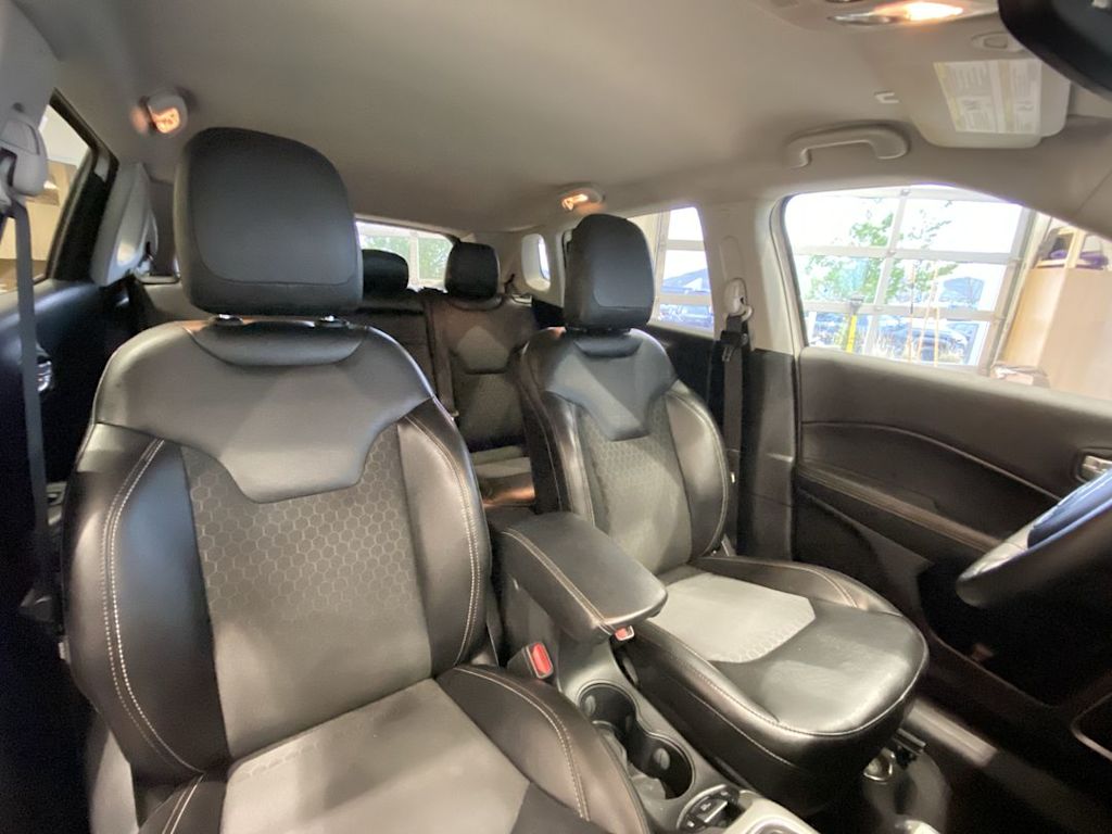 Thumbnail: 2018 Jeep Compass - 11