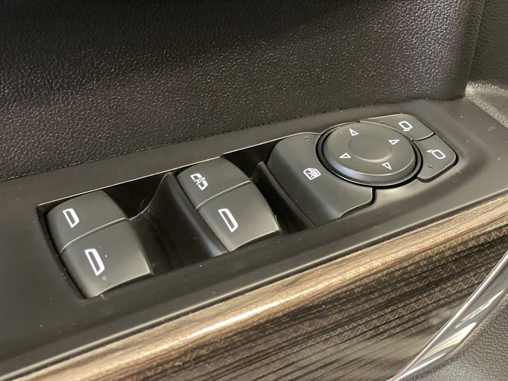 Thumbnail: 2020 Chevrolet Silverado 1500 - 23