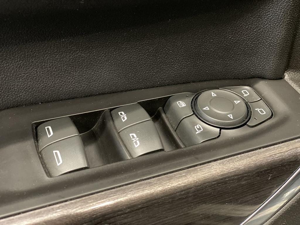 Thumbnail: 2020 Chevrolet Silverado 1500 - 23