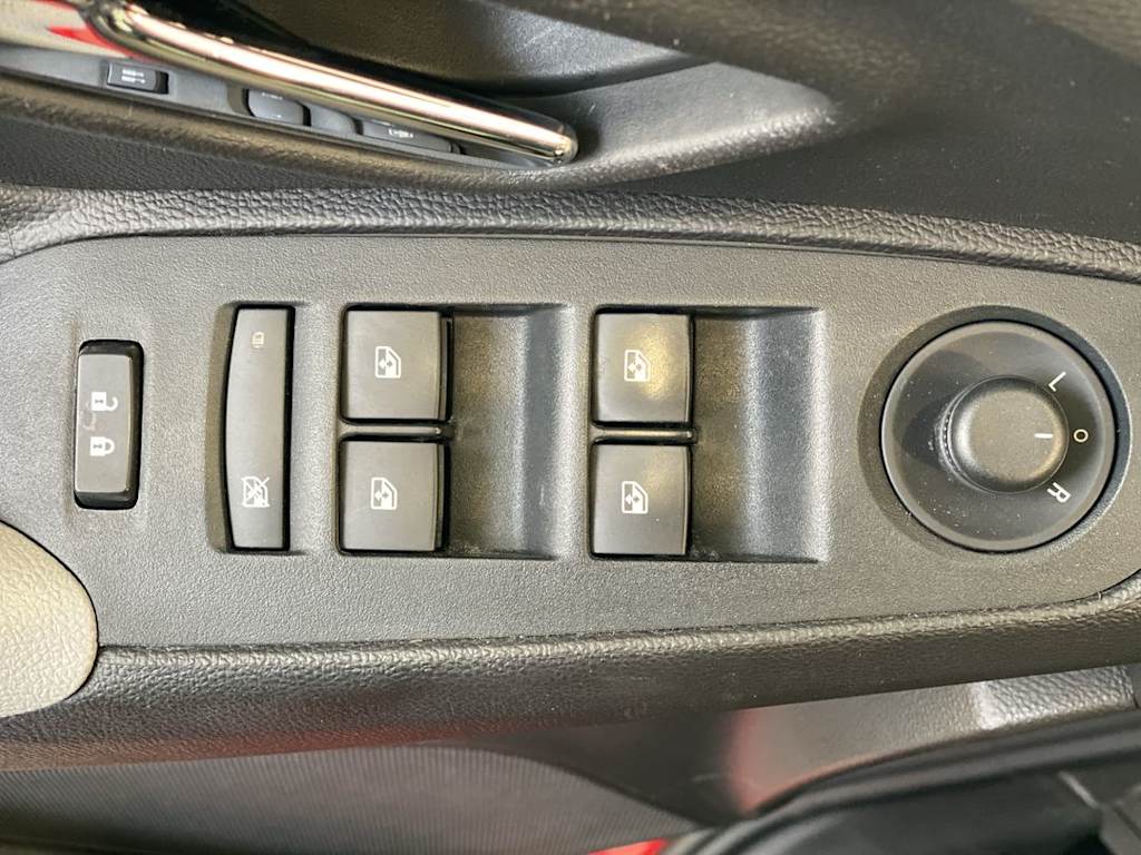 Thumbnail: 2018 Chevrolet Trax - 23