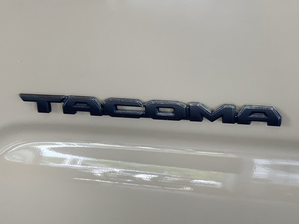 Thumbnail: 2017 Toyota Tacoma - 6