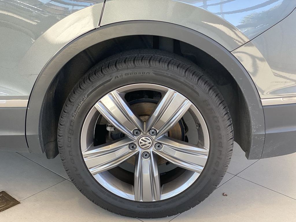 Thumbnail: 2021 Volkswagen Tiguan - 8