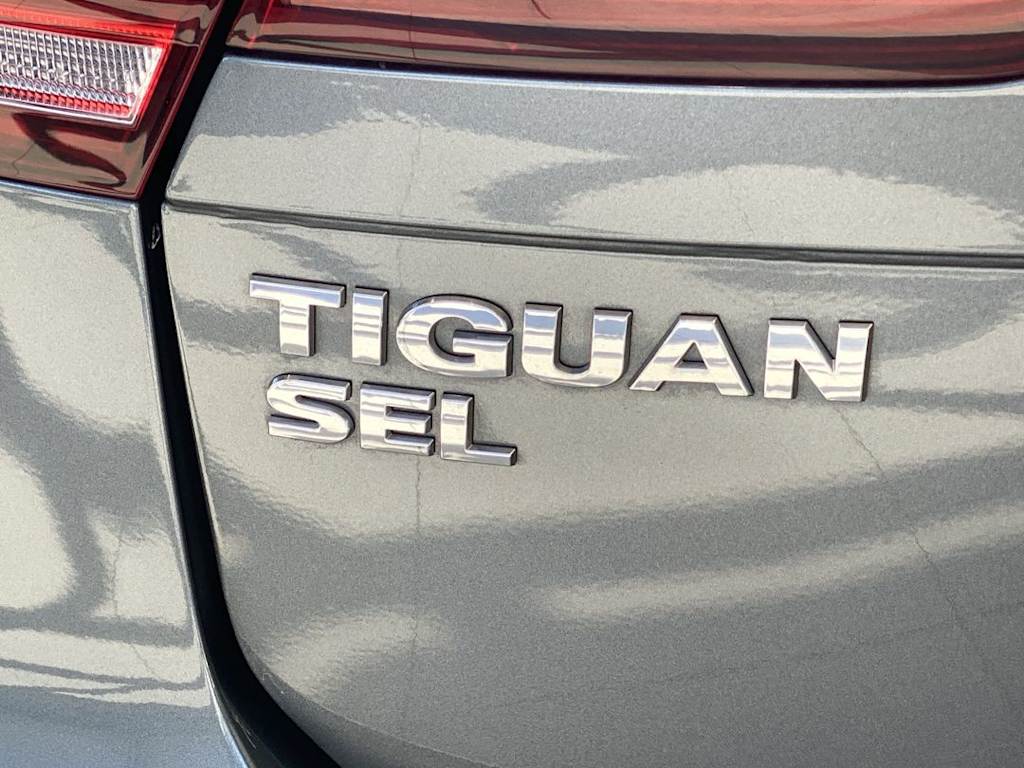 Thumbnail: 2021 Volkswagen Tiguan - 19