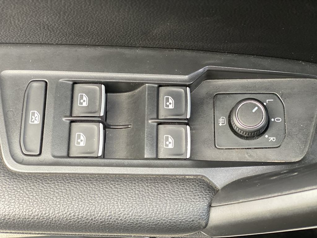 Thumbnail: 2021 Volkswagen Tiguan - 21