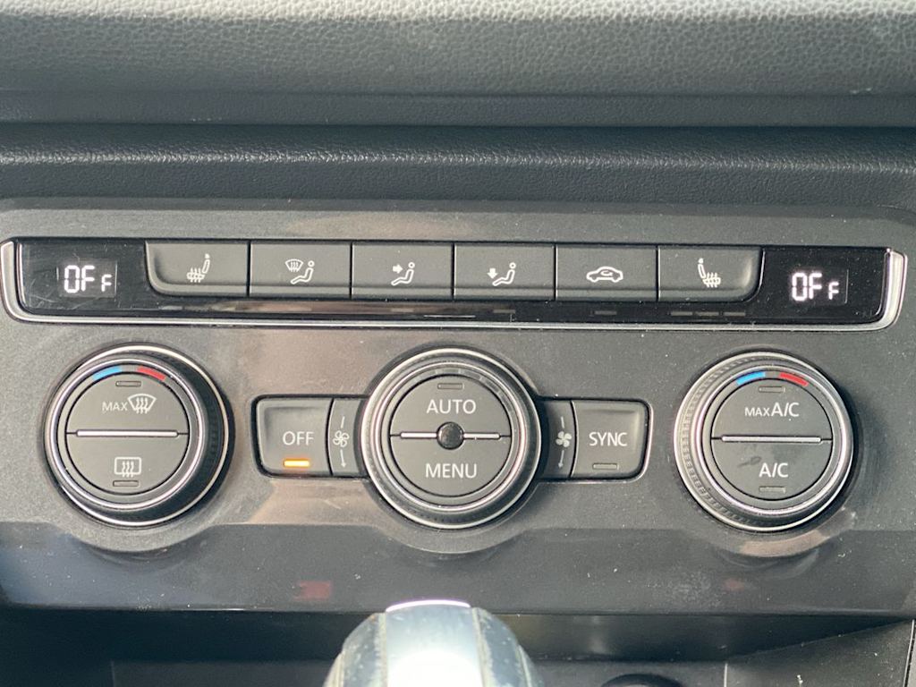 Thumbnail: 2021 Volkswagen Tiguan - 23