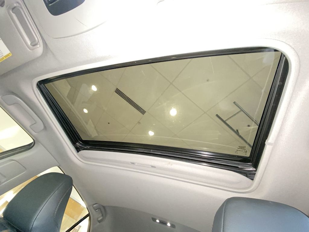 Thumbnail: 2018 Toyota Camry - 26