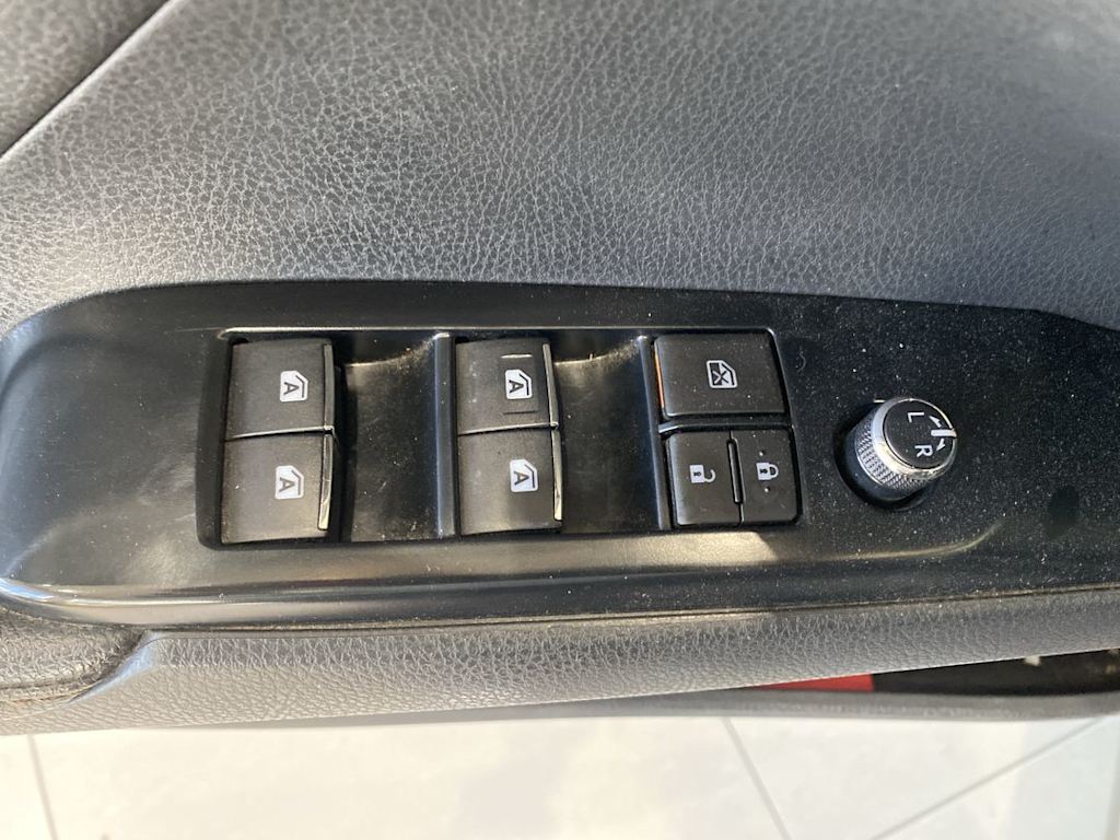 Thumbnail: 2018 Toyota Camry - 23