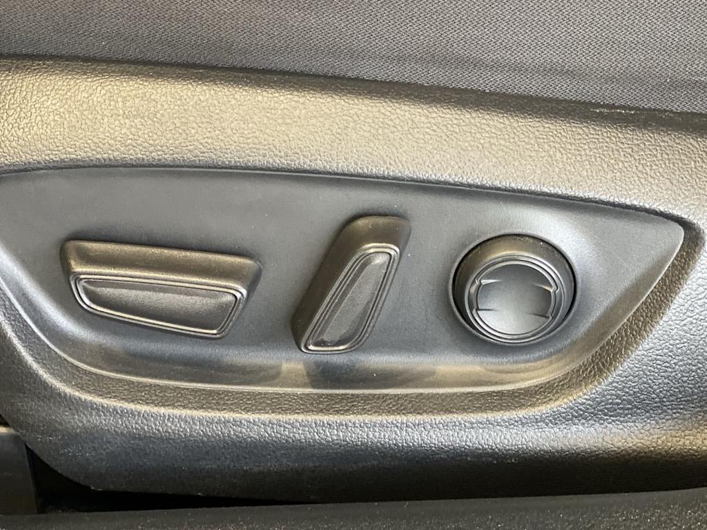 Thumbnail: 2023 Toyota Camry - 21