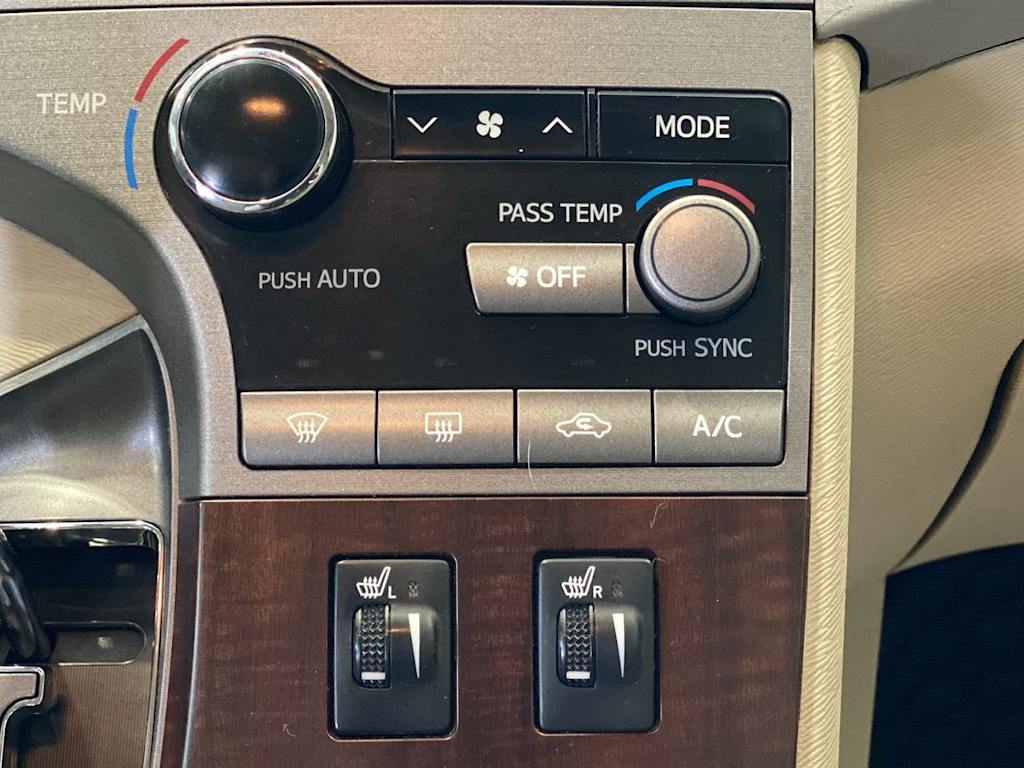 Thumbnail: 2012 Toyota Venza - 26