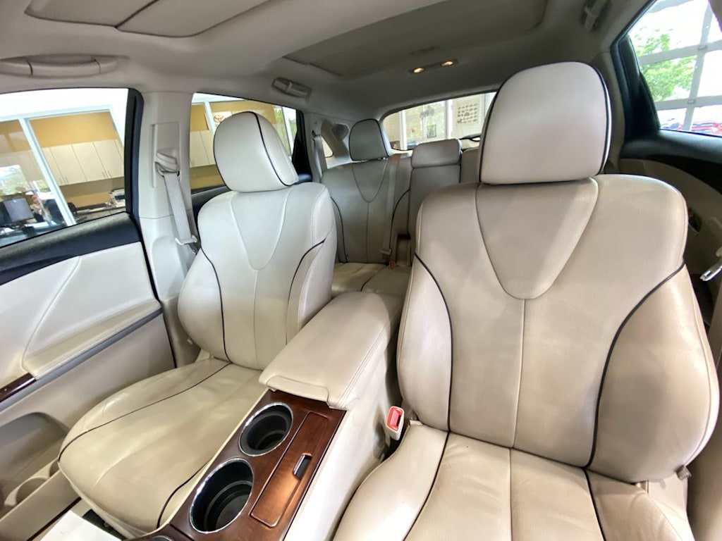 Thumbnail: 2012 Toyota Venza - 10