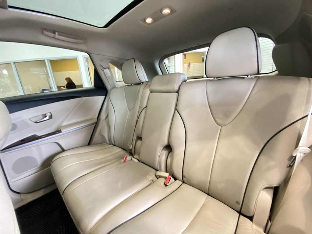 Thumbnail: 2012 Toyota Venza - 12