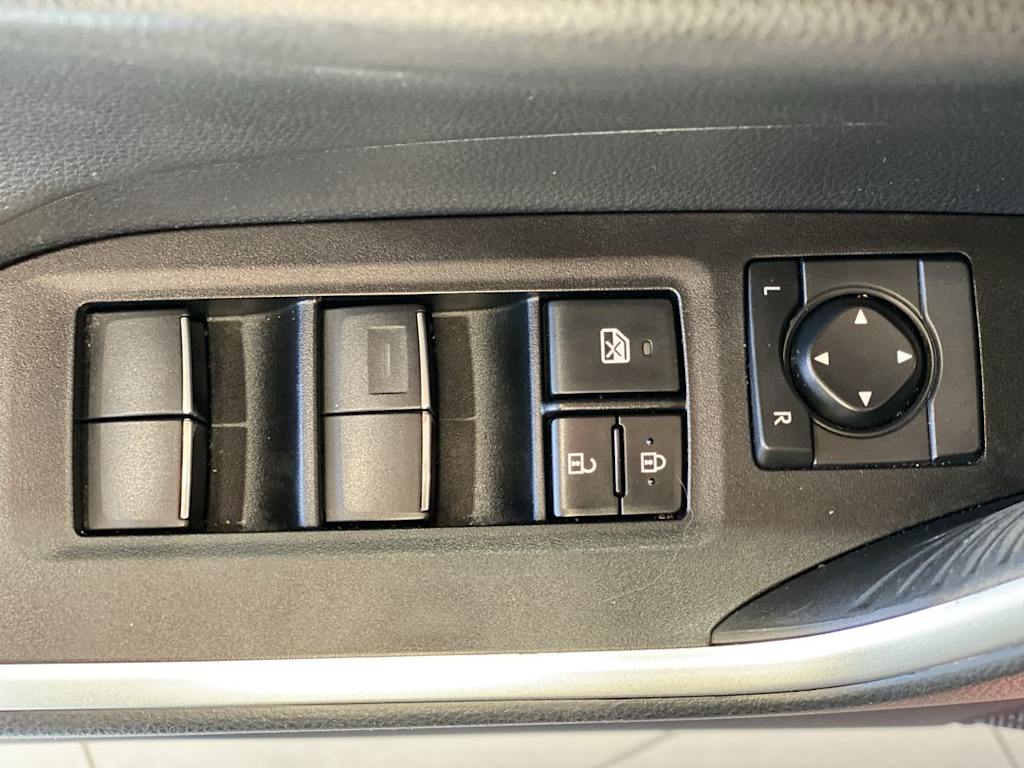 Thumbnail: 2021 Toyota RAV4 - 23