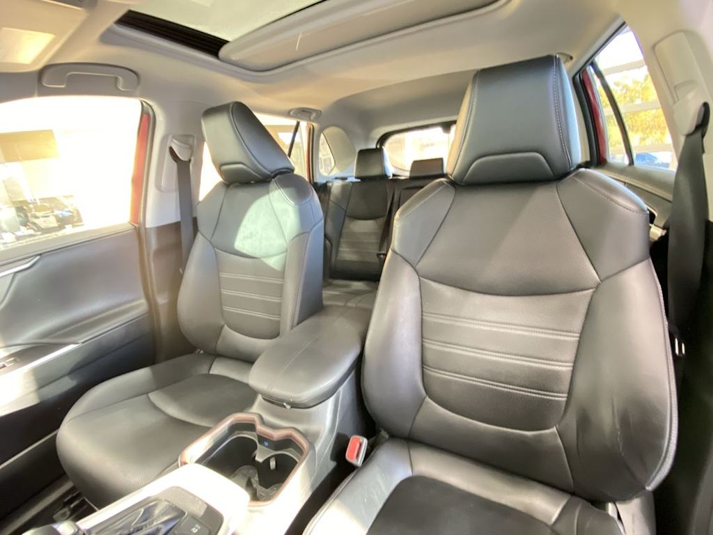 Thumbnail: 2021 Toyota RAV4 - 8