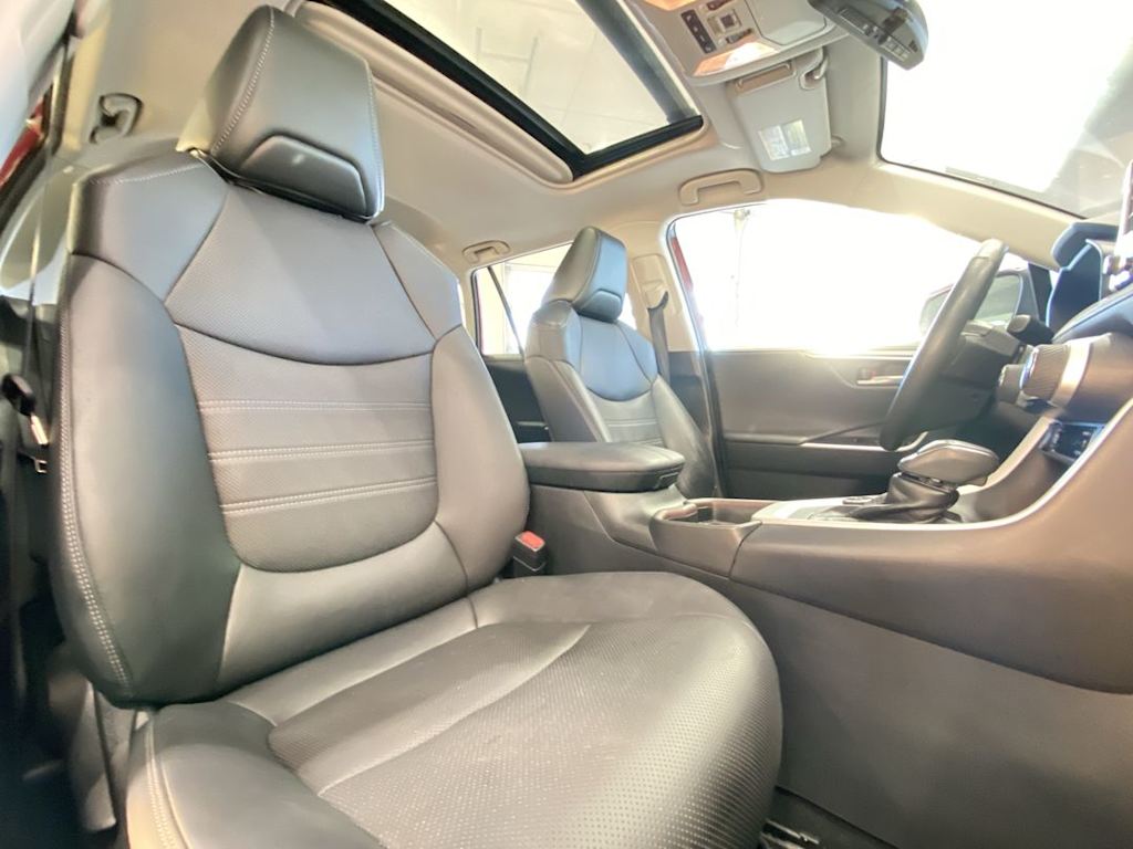 Thumbnail: 2021 Toyota RAV4 - 9
