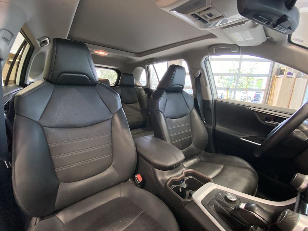 Thumbnail: 2021 Toyota RAV4 - 10